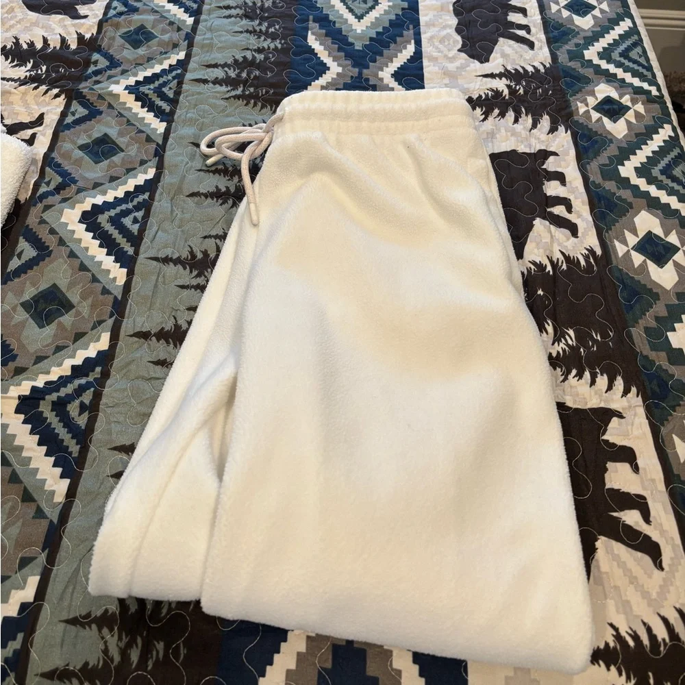 UGG Cream Soft Sweatsuit This two piece set is gorgeous. - Picture 3 of 9